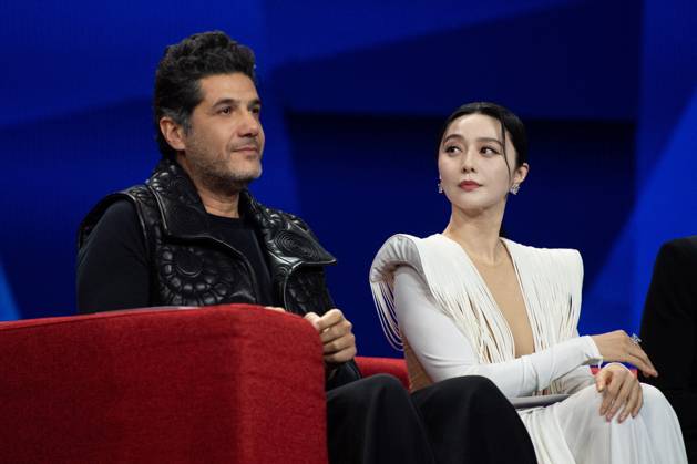 Berlinale Closing Ceremony Nabil Ayouch and Fan Bingbing attending the Closing Ceremony for the 75th Berlin International Film Festival (Berlinale) in Berlin, Germany, on February 22, 2025. Photo by Aurore Marechal ABACAPRESS.COM Berlin Germany  Copyright: xMarechalxAurore ABACAx