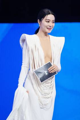 Berlinale Closing Ceremony Fan Bingbing attending the Closing Ceremony for the 75th Berlin International Film Festival (Berlinale) in Berlin, Germany, on February 22, 2025. Photo by Aurore Marechal ABACAPRESS.COM Berlin Germany  Copyright: xMarechalxAurore ABACAx