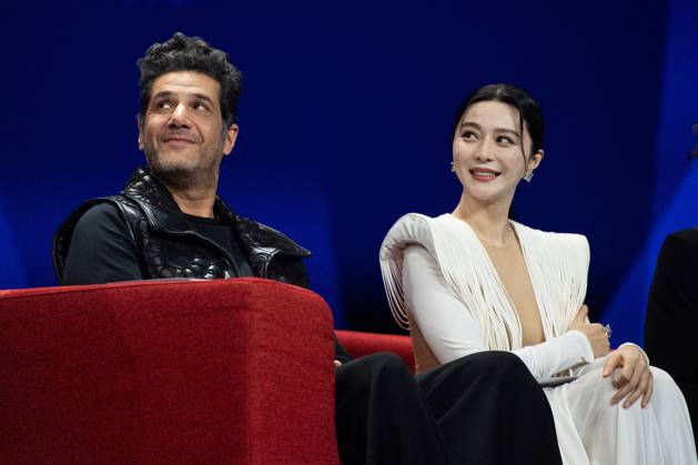 Berlinale Closing Ceremony Nabil Ayouch and Fan Bingbing attending the Closing Ceremony for the 75th Berlin International Film Festival (Berlinale) in Berlin, Germany, on February 22, 2025. Photo by Aurore Marechal ABACAPRESS.COM Berlin Germany  Copyright: xMarechalxAurore ABACAx