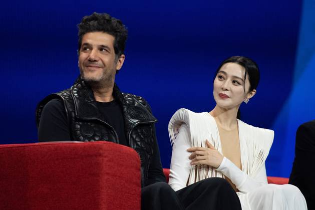 Berlinale Closing Ceremony Nabil Ayouch and Fan Bingbing attending the Closing Ceremony for the 75th Berlin International Film Festival (Berlinale) in Berlin, Germany, on February 22, 2025. Photo by Aurore Marechal ABACAPRESS.COM Berlin Germany  Copyright: xMarechalxAurore ABACAx