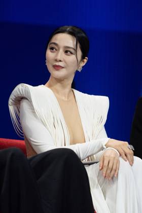 Berlinale Closing Ceremony Fan Bingbing attending the Closing Ceremony for the 75th Berlin International Film Festival (Berlinale) in Berlin, Germany, on February 22, 2025. Photo by Aurore Marechal ABACAPRESS.COM Berlin Germany  Copyright: xMarechalxAurore ABACAx