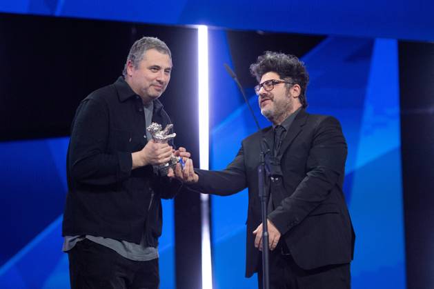 Berlinale Closing Ceremony Radu Jude accepts the Silver Bear for Best Screenplay for Kontinental ’25 with Rodrigo Moreno during the Closing Ceremony for the 75th Berlin International Film Festival (Berlinale) in Berlin, Germany, on February 22, 2025. Photo by Aurore Marechal ABACAPRESS.COM Berlin Germany  Copyright: xMarechalxAurore ABACAx