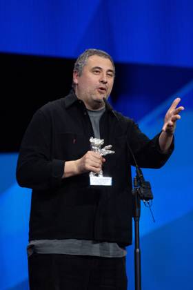 Berlinale Closing Ceremony Radu Jude accepts the Silver Bear for Best Screenplay for Kontinental ’25 during the Closing Ceremony for the 75th Berlin International Film Festival (Berlinale) in Berlin, Germany, on February 22, 2025. Photo by Aurore Marechal ABACAPRESS.COM Berlin Germany  Copyright: xMarechalxAurore ABACAx