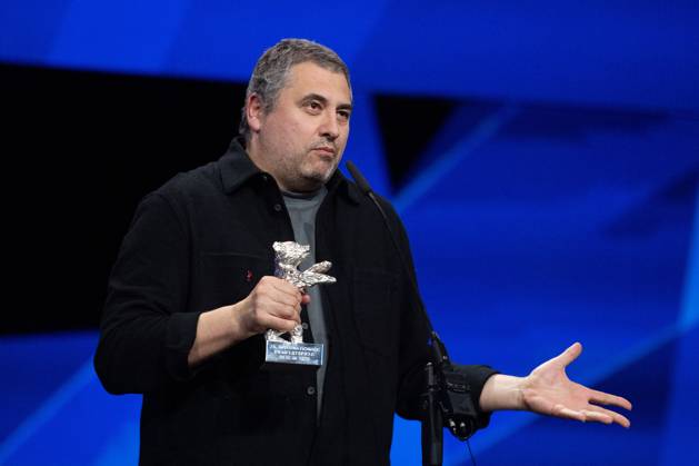 Berlinale Closing Ceremony Radu Jude accepts the Silver Bear for Best Screenplay for Kontinental ’25 during the Closing Ceremony for the 75th Berlin International Film Festival (Berlinale) in Berlin, Germany, on February 22, 2025. Photo by Aurore Marechal ABACAPRESS.COM Berlin Germany  Copyright: xMarechalxAurore ABACAx