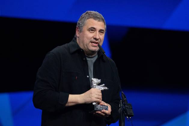 Berlinale Closing Ceremony Radu Jude accepts the Silver Bear for Best Screenplay for Kontinental ’25 during the Closing Ceremony for the 75th Berlin International Film Festival (Berlinale) in Berlin, Germany, on February 22, 2025. Photo by Aurore Marechal ABACAPRESS.COM Berlin Germany  Copyright: xMarechalxAurore ABACAx