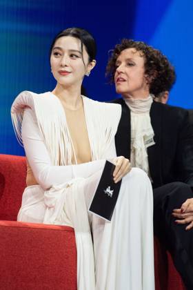 Berlinale Closing Ceremony Fan Bingbing and Maria Schrader attending the Closing Ceremony for the 75th Berlin International Film Festival (Berlinale) in Berlin, Germany, on February 22, 2025. Photo by Aurore Marechal ABACAPRESS.COM Berlin Germany  Copyright: xMarechalxAurore ABACAx