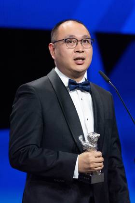 Berlinale Closing Ceremony Huo Meng accepts the Best Director Award for Living The Land during the Closing Ceremony for the 75th Berlin International Film Festival (Berlinale) in Berlin, Germany, on February 22, 2025. Photo by Aurore Marechal ABACAPRESS.COM Berlin Germany  Copyright: xMarechalxAurore ABACAx