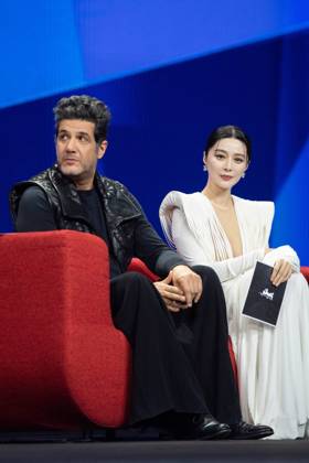 Berlinale Closing Ceremony Nabil Ayouch and Fan Bingbing attending the Closing Ceremony for the 75th Berlin International Film Festival (Berlinale) in Berlin, Germany, on February 22, 2025. Photo by Aurore Marechal ABACAPRESS.COM Berlin Germany  Copyright: xMarechalxAurore ABACAx