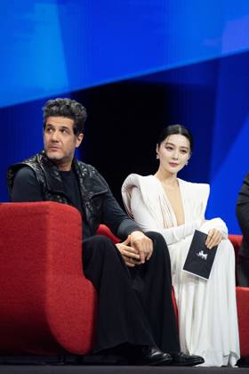 Berlinale Closing Ceremony Nabil Ayouch and Fan Bingbing attending the Closing Ceremony for the 75th Berlin International Film Festival (Berlinale) in Berlin, Germany, on February 22, 2025. Photo by Aurore Marechal ABACAPRESS.COM Berlin Germany  Copyright: xMarechalxAurore ABACAx