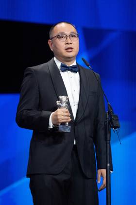 Berlinale Closing Ceremony Huo Meng accepts the Best Director Award for Living The Land during the Closing Ceremony for the 75th Berlin International Film Festival (Berlinale) in Berlin, Germany, on February 22, 2025. Photo by Aurore Marechal ABACAPRESS.COM Berlin Germany  Copyright: xMarechalxAurore ABACAx