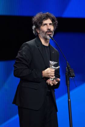 Berlinale Closing Ceremony Ivan Fund accepts the Silver Bear Jury Prize for The Message during the Closing Ceremony for the 75th Berlin International Film Festival (Berlinale) in Berlin, Germany, on February 22, 2025. Photo by Aurore Marechal ABACAPRESS.COM Berlin Germany  Copyright: xMarechalxAurore ABACAx