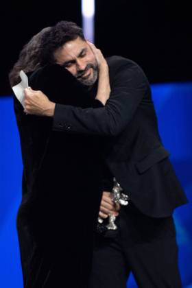 Berlinale Closing Ceremony Gabriel Mascaro accepts the Silver Bear Grand Jury Prize for The Blue Trail (O último azul) during the Closing Ceremony for the 75th Berlin International Film Festival (Berlinale) in Berlin, Germany, on February 22, 2025. Photo by Aurore Marechal ABACAPRESS.COM Berlin Germany  Copyright: xMarechalxAurore ABACAx