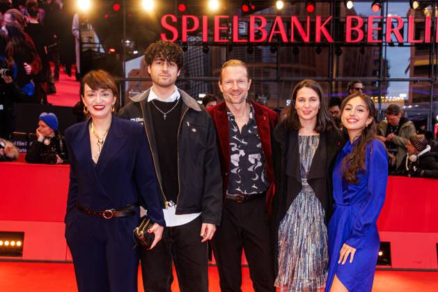 Berlinale Closing Gala Award Ceremony Paula Kornaszewska, Dimi Adams, Tobias Henning and Gizem Celik at the Closing Gala and Award Ceremony of the 75th Berlinale at the Berlinale Palast on 22 02 2025 in Berlin Copyright: xx