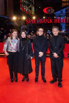 Berlinale Closing Gala Award Ceremony Hodijya Khan and Desire Feuerle at the Closing Gala and Award Ceremony of the 75th Berlinale at the Berlinale Palast on 22 02 2025 in Berlin Copyright: xx