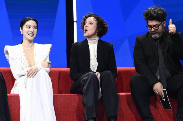 Fan Bingbing, Maria Schrader and Rodrigo Moreno at the Closing Ceremony with Award Ceremony at the Berlinale 2025 75 Berlin International Film Festival at the Berlinale Palast Berlin, 22 02 2025 Foto:xN.xKubelkax xFuturexImagex closing_berlinale_5468