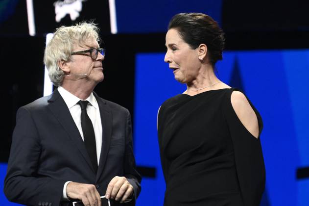 Todd Haynes and Desiree Nosbusch at the Closing Ceremony with Award Ceremony at the Berlinale 2025 75 Berlin International Film Festival in the Berlinale Palast Berlin, 22 02 2025 Foto:xN.xKubelkax xFuturexImagex closing_berlinale_5473