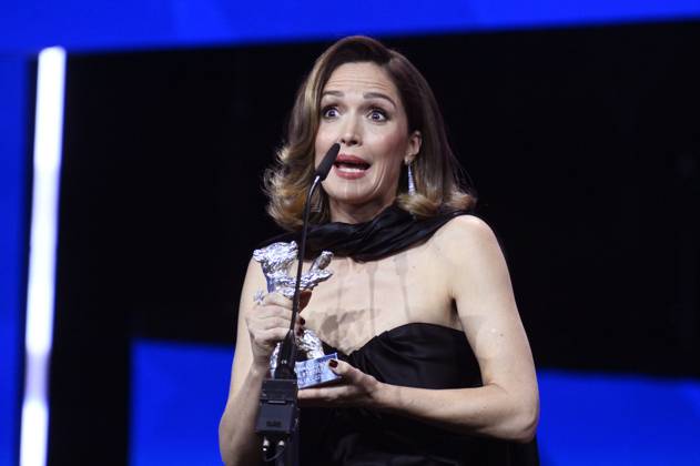 Rose Byrne with the Silver Bear for Best Acting Performance in a Leading Role for If I Had Legs I™d Kick You at the Closing Ceremony and Award Ceremony at the Berlinale 2025 75 Berlin International Film Festival at the Berlinale Palast Berlin, 22 02 2025 Foto:xN.xKubelkax xFuturexImagex closing_berlinale_5484