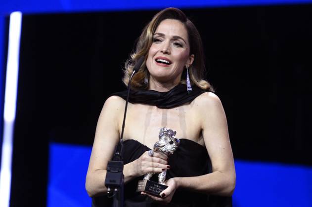 Rose Byrne with the Silver Bear for Best Acting Performance in a Leading Role for If I Had Legs I™d Kick You at the Closing Ceremony and Award Ceremony at the Berlinale 2025 75 Berlin International Film Festival at the Berlinale Palast Berlin, 22 02 2025 Foto:xN.xKubelkax xFuturexImagex closing_berlinale_5485