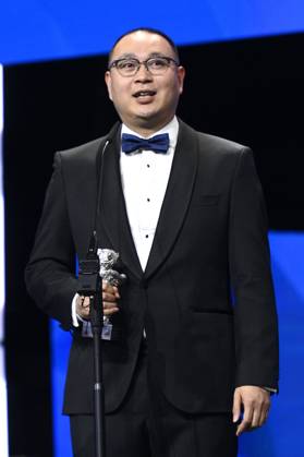 Huo Meng with the Silver Bear for Best Director for Sheng xi zhi di Living the Land at the Closing Ceremony and Award Ceremony at the Berlinale 2025 75 Berlin International Film Festival at the Berlinale Palast Berlin, 22 02 2025 Foto:xN.xKubelkax xFuturexImagex closing_berlinale_5489