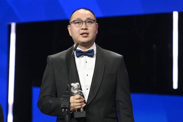 Huo Meng with the Silver Bear for Best Director for Sheng xi zhi di Living the Land at the Closing Ceremony and Award Ceremony at the Berlinale 2025 75 Berlin International Film Festival at the Berlinale Palast Berlin, 22 02 2025 Foto:xN.xKubelkax xFuturexImagex closing_berlinale_5490