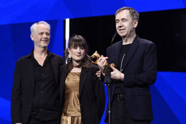 Yngve Saether, Hege Hauff Hvattum and Dag Johan Haugerud with the Golden Bear for Best Film Drommer Dreams Sex Love at the Closing Ceremony and Award Ceremony at the Berlinale 2025 75 Berlin International Film Festival at the Berlinale Palast Berlin, 22 02 2025 Foto:xN.xKubelkax xFuturexImagex closing_berlinale_5504