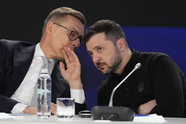 February 24, 2025, Kyiv, Ukraine: Ukrainian President Volodymyr Zelenskyy listens to Finland President Alexander Stubb during a news conference at a security summit in Kyiv, Ukraine, Monday, Feb. 24, 2025. Kyiv Ukraine - ZUMAc35_ 20250224_zaf_c35_097 Copyright: xFrankxGunnx