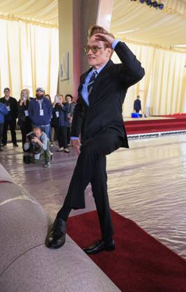 February 26, 2025, Hollywood, California, USA: Conan OÃ¢â‚¬â ¢Brien strikes a pose during the red carpet roll out in preparation for the 97th Academy Awards at the Dolby Theater in Hollywood, California on February 26, 2025. The Academy Awards Ceremony will take place on Sunday March 2, 2025. ARIANA RUIZ BNS PI Hollywood USA - ZUMAp124 20250226_zaa_p124_005 Copyright: xArianaxRuizx