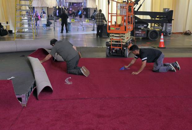 Crew members roll out the red carpet in preparation for the 97th Academy Awards in the Hollywood section of Los Angeles, California on Wednesday, February 26, 2025. Oscar winners will be announced during an ABC live telecast on March 2.  LAP2025022604 JIMxRUYMEN