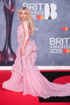 The BRIT Awards, 2025 Red Carpet Arrivals on Saturday 1 March 2025 Sabrina Carpenter seen at the The BRIT Awards, 2025 Red Carpet Arrivals on Saturday 1 March 2025 at Intercontinental Hotel O2, London. . Picture, Credit:Julie Edwards Avalon UK, Greenwich, London, Intercontinental Hotel O2  Copyright: xJuliexEdwardsx xAvalonx 0970675212