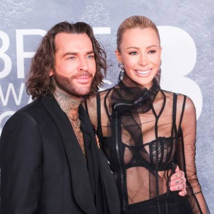 The BRIT Awards, 2025 Red Carpet Arrivals on Saturday 1 March 2025 Pete Wicks and Olivia Attwood at the The BRIT Awards, 2025 Red Carpet Arrivals on Saturday 1 March 2025 at Intercontinental Hotel O2, London. . , Credit:Julie Edwards Avalon UK, Greenwich, London, Intercontinental Hotel O2  Copyright: xJuliexEdwardsx xAvalonx 0970680313