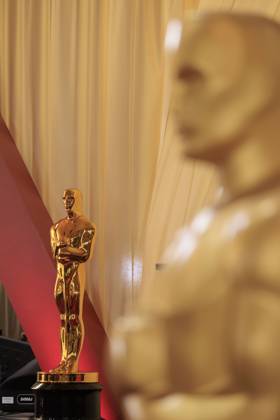 March 1, 2025, Hollywood, California, USA: Oscar statuettes are position in preparations on the Red Carpet on Saturday March 1, 2025 at the Dolby Theater in Los Angeles, California for the upcoming 97th Academy Awards. JAVIER ROJAS PI Hollywood USA - ZUMAp124 20250301_zaa_p124_010 Copyright: xJavierxRojasx