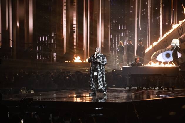 Teddy Swims performing live at the 2025 BRIT awards ceremony, O2 Arena, London, on 1 March 2025 Teddy Swims performing live at the 2025 BRIT awards ceremony, O2 Arena, London, on 1 March 2025 Teddy Swims (Jaten Collin Dimsdale) is an American singer-songwriter and rapper. Known for his genre-blending music, including soul, country, and pop, he originally attracted fans through song covers on his YouTube channel in ˜19 and ˜20. His third extended play, Tough Love (˜22), became his first entry on the Billboard 200. Swims rose to prominence in ˜23 with the single Lose Control , which peaked within the top ten on the charts in several countries and topped the Billboard Hot 100 the next year, Credit:Dafydd Owen Avalon The O2, Greater Copyright: xDafyddxOwenx xAvalonx 0970776346