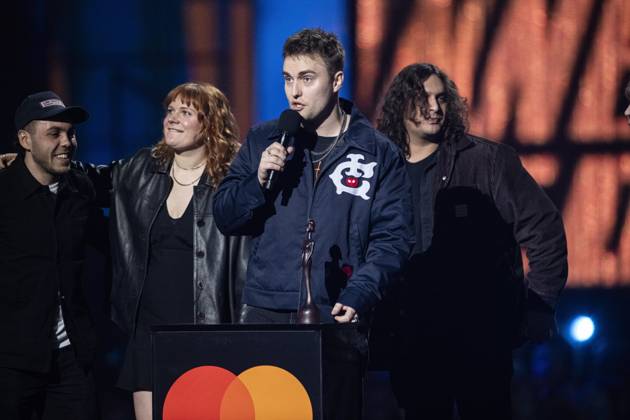 Sam Fender being presented the BRIT Award for Alternative Rock Artist at the 2025 BRIT Awards at The O2 Arena, London on 1 March 2025 Sam Fender being presented the BRIT Award for Alternative Rock Artist at the 2025 BRIT Awards at The O2 Arena, London on 1 March 2025 Sam Fender is an English singer, songwriter, and musician. Fender discovered his passion for music during his teenage years and released several singles independently beginning in ˜17. His sound relies primarily on his traditional American musical upbringing combined with a British rock sensibility. He is known for his high tenor voice and Geordie accent. Recognised for his songwriting style, Fender is the recipient of two Brit Awards., Credit:Dafydd Owen Avalon The O2, Gr  Copyright: xDafyddxOwenx xAvalonx 0970782192