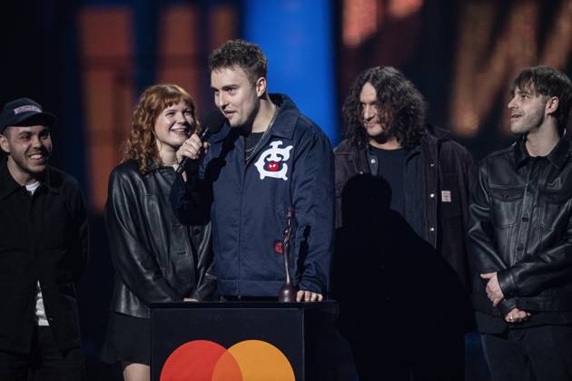 Sam Fender being presented the BRIT Award for Alternative Rock Artist at the 2025 BRIT Awards at The O2 Arena, London on 1 March 2025 Sam Fender being presented the BRIT Award for Alternative Rock Artist at the 2025 BRIT Awards at The O2 Arena, London on 1 March 2025 Sam Fender is an English singer, songwriter, and musician. Fender discovered his passion for music during his teenage years and released several singles independently beginning in ˜17. His sound relies primarily on his traditional American musical upbringing combined with a British rock sensibility. He is known for his high tenor voice and Geordie accent. Recognised for his songwriting style, Fender is the recipient of two Brit Awards., Credit:Dafydd Owen Avalon The O2, Gr  Copyright: xDafyddxOwenx xAvalonx 0970782210
