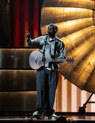 Myles Smith performing live at the 2025 BRIT awards ceremony, O2 Arena, London, on 1 March 2025 Myles Smith performing live at the 2025 BRIT awards ceremony, O2 Arena, London, on 1 March 2025 Myles Smith is a British singer and songwriter from Luton. He is best known for his ˜24 singles Stargazing and Nice to Meet You . Smith began posting on TikTok and in the fall of ˜22, a clip posted caught the attention of his future manager. To date he™s released two EP™s. He™s the winner of this year™s Rising Star BRIT Award., Credit:Dafydd Owen Avalon The O2, Greater London, London Copyright: xDafyddxOwenx xAvalonx 0970788957
