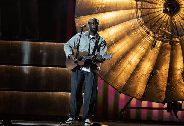 Myles Smith performing live at the 2025 BRIT awards ceremony, O2 Arena, London, on 1 March 2025 Myles Smith performing live at the 2025 BRIT awards ceremony, O2 Arena, London, on 1 March 2025 Myles Smith is a British singer and songwriter from Luton. He is best known for his ˜24 singles Stargazing and Nice to Meet You . Smith began posting on TikTok and in the fall of ˜22, a clip posted caught the attention of his future manager. To date he™s released two EP™s. He™s the winner of this year™s Rising Star BRIT Award., Credit:Dafydd Owen Avalon The O2, Greater London, London Copyright: xDafyddxOwenx xAvalonx 0970788973