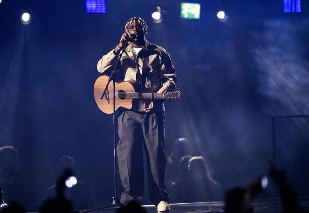 Myles Smith performing live at the 2025 BRIT awards ceremony, O2 Arena, London, on 1 March 2025 Myles Smith performing live at the 2025 BRIT awards ceremony, O2 Arena, London, on 1 March 2025 Myles Smith is a British singer and songwriter from Luton. He is best known for his ˜24 singles Stargazing and Nice to Meet You . Smith began posting on TikTok and in the fall of ˜22, a clip posted caught the attention of his future manager. To date he™s released two EP™s. He™s the winner of this year™s Rising Star BRIT Award., Credit:Dafydd Owen Avalon The O2, Greater London, London Copyright: xDafyddxOwenx xAvalonx 0970789044