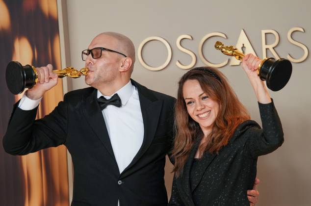 Shirin Rohani and Hossein Molayemi of In the Shadow of the Cypress celebrate their Oscar for best animated short film during the 97th Academy Awards in the Hollywood section of Los Angeles on Sunday, March 2, 2025.  LAP20250302108 PATxBENIC