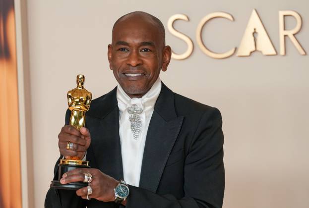 Paul Tazewell of Wicked celebrates his Oscar for best costume design during the 97th Academy Awards in the Hollywood section of Los Angeles on Sunday, March 2, 2025.  LAP20250302113 PATxBENIC