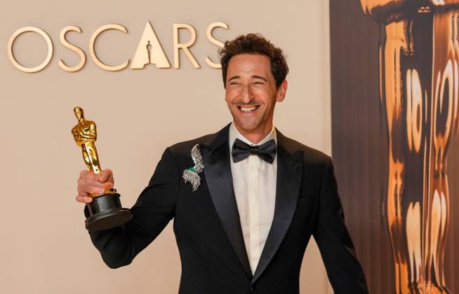 Best performance by an actor in a leading role Oscar winner Adrien Brody of The Brutalist celebrates backstage during the 97th Academy Awards in the Hollywood section of Los Angeles on Sunday, March 2, 2025.  LAP20250302173 PATxBENIC