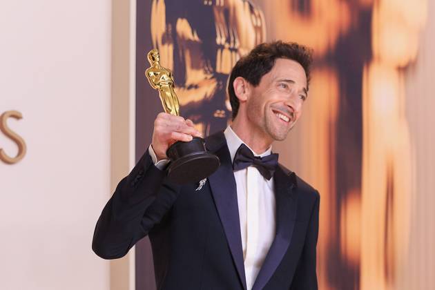 March 2, 2025, Hollywood, California, USA: Adrien Brody, winner of the Best Actor in a Leading Role award for â€oeThe Brutalistâ€Â, poses in the press room of the 97th Annual Academy Awards on Sunday March 2, 2025 at the Dolby Theater in Hollywood, California. BURT HARRIS BNS PI Hollywood USA - ZUMAp124 20250302_zaa_p124_344 Copyright: xBurtxHarrisx