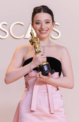 March 2, 2025, Hollywood, California, USA: Mikey Madison, winner of the Best Actress award for Anora poses in the press room of the 97th Annual Academy Awards on Sunday March 2, 2025 at the Dolby Theater in Hollywood, California. BURT HARRIS BNS PI Hollywood USA - ZUMAp124 20250302_zaa_p124_357 Copyright: xBurtxHarrisx