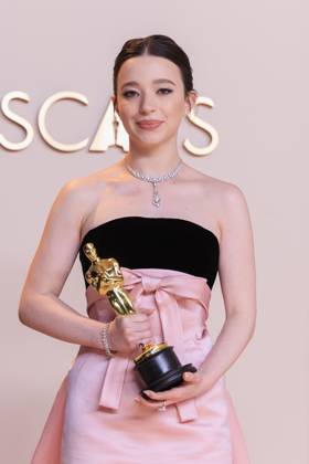 March 2, 2025, Hollywood, California, USA: Mikey Madison, winner of the Best Actress award for Anora poses in the press room of the 97th Annual Academy Awards on Sunday March 2, 2025 at the Dolby Theater in Hollywood, California. BURT HARRIS BNS PI Hollywood USA - ZUMAp124 20250302_zaa_p124_367 Copyright: xBurtxHarrisx