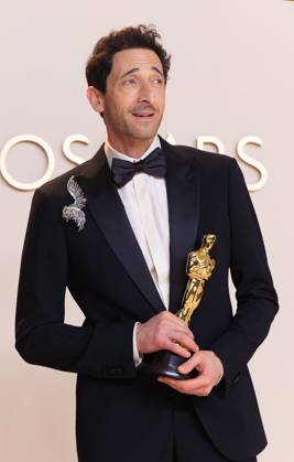 March 2, 2025, Hollywood, California, USA: Adrien Brody, winner of the Best Actor in a Leading Role award for â€oeThe Brutalistâ€Â, poses in the press room of the 97th Annual Academy Awards on Sunday March 2, 2025 at the Dolby Theater in Hollywood, California. BURT HARRIS BNS PI Hollywood USA - ZUMAp124 20250302_zaa_p124_380 Copyright: xBurtxHarrisx