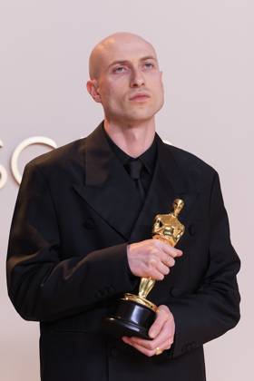 March 2, 2025, Hollywood, California, USA: Daniel Blumberg, winner of the Best Original Score for Ã¢â‚¬oeThe BrutalistÃ¢â‚¬Â, poses in the press room of the 97th Annual Academy Awards on Sunday March 2, 2025 at the Dolby Theater in Hollywood, California. BURT HARRIS BNS PI Hollywood USA - ZUMAp124 20250302_zaa_p124_421 Copyright: xBurtxHarrisx