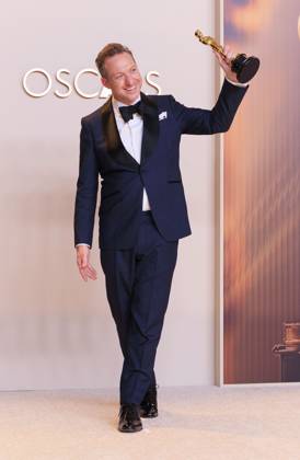 March 2, 2025, Hollywood, California, USA: Lol Crawley, winner of the Best Cinematography for Ã¢â‚¬oeThe BrutalistÃ¢â‚¬Â, poses in the press room of the 97th Annual Academy Awards on Sunday March 2, 2025 at the Dolby Theater in Hollywood, California. BURT HARRIS BNS PI Hollywood USA - ZUMAp124 20250302_zaa_p124_438 Copyright: xBurtxHarrisx