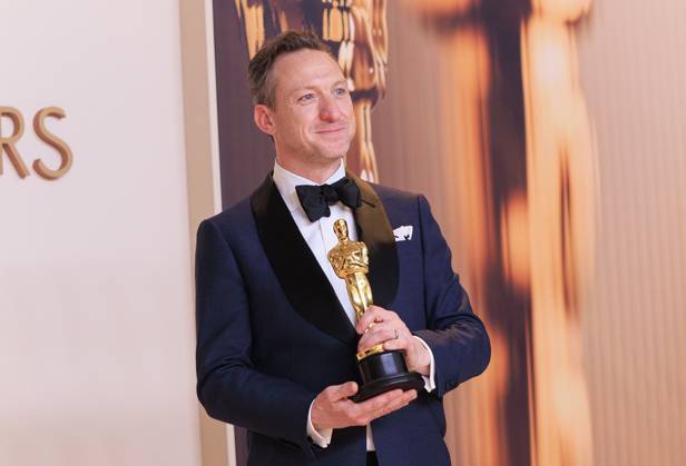 March 2, 2025, Hollywood, California, USA: Lol Crawley, winner of the Best Cinematography for Ã¢â‚¬oeThe BrutalistÃ¢â‚¬Â, poses in the press room of the 97th Annual Academy Awards on Sunday March 2, 2025 at the Dolby Theater in Hollywood, California. BURT HARRIS BNS PI Hollywood USA - ZUMAp124 20250302_zaa_p124_440 Copyright: xBurtxHarrisx