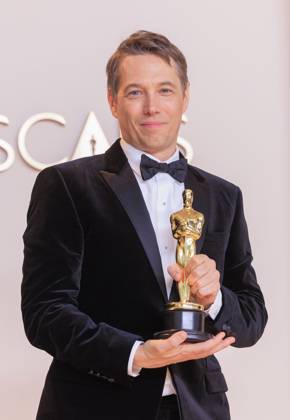 March 2, 2025, Hollywood, California, USA: Sean Baker, winner of the Best Film Editing for Ã¢â‚¬oeAnoraÃ¢â‚¬Â, poses in the press room of the 97th Annual Academy Awards on Sunday March 2, 2025 at the Dolby Theater in Hollywood, California. BURT HARRIS BNS PI Hollywood USA - ZUMAp124 20250302_zaa_p124_454 Copyright: xBurtxHarrisx