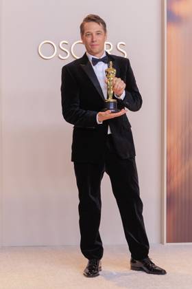 March 2, 2025, Hollywood, California, USA: Sean Baker, winner of the Best Film Editing for Ã¢â‚¬oeAnoraÃ¢â‚¬Â, poses in the press room of the 97th Annual Academy Awards on Sunday March 2, 2025 at the Dolby Theater in Hollywood, California. BURT HARRIS BNS PI Hollywood USA - ZUMAp124 20250302_zaa_p124_458 Copyright: xBurtxHarrisx