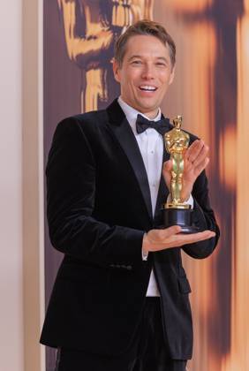 March 2, 2025, Hollywood, California, USA: Sean Baker, winner of the Best Film Editing for Ã¢â‚¬oeAnoraÃ¢â‚¬Â, poses in the press room of the 97th Annual Academy Awards on Sunday March 2, 2025 at the Dolby Theater in Hollywood, California. BURT HARRIS BNS PI Hollywood USA - ZUMAp124 20250302_zaa_p124_464 Copyright: xBurtxHarrisx